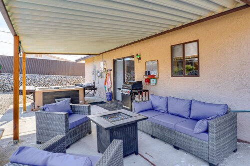 Desert Oasis w/ Hot Tub! 6 Mi to Lake Havasu
