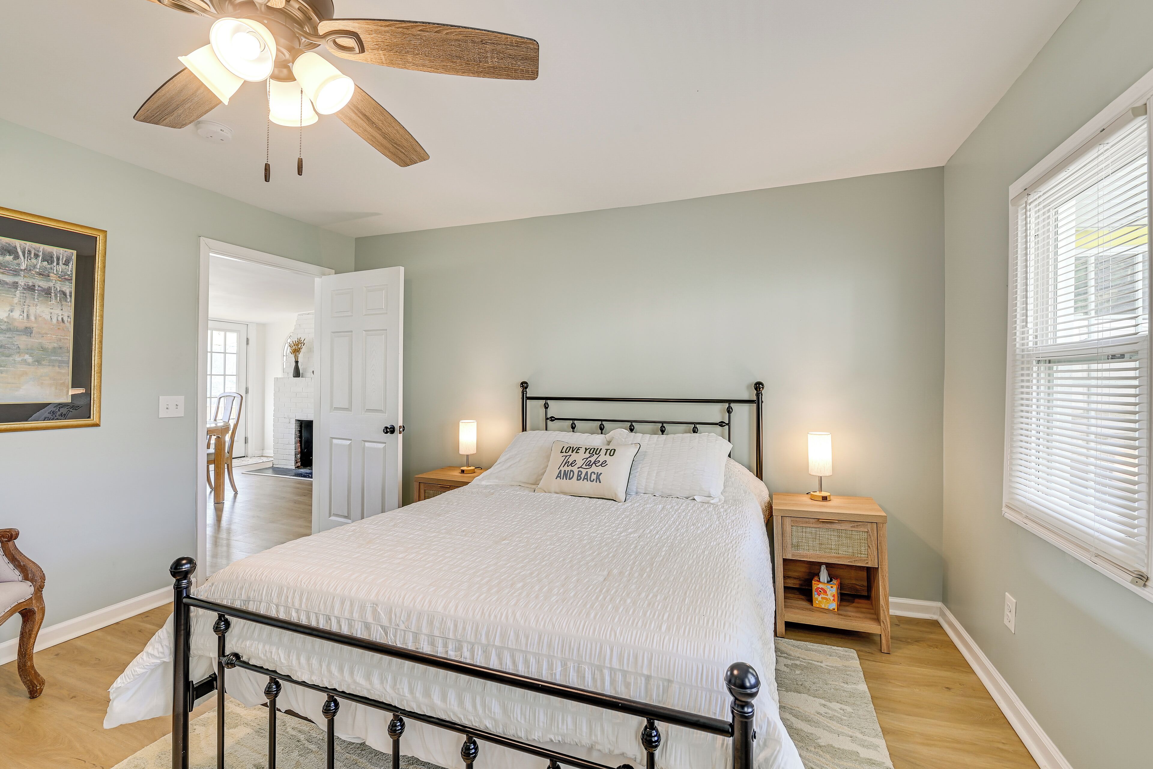 3 bedrooms, iron/ironing board, internet, bed sheets