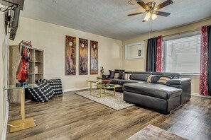 TV - 4 Mi to Dtwn Indy! Couple’s Retreat in Crown Hill (Indianapolis)