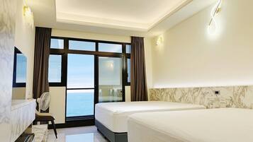 Blackout curtains, soundproofing, free WiFi