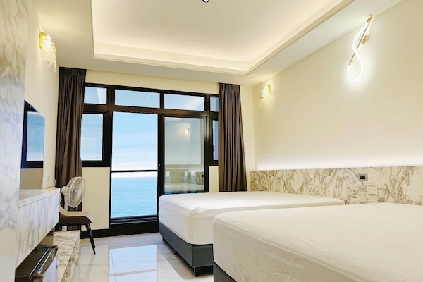 Blackout curtains, soundproofing, free WiFi