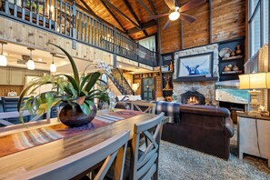 Dining - Cedar Cabin on over an acre of tropical paradise (Cocoa)