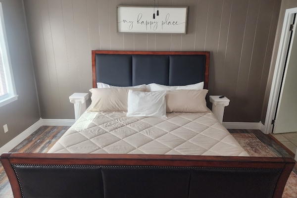 4 soverom, skrivebord, strykejern/-brett og wi-fi (inkludert)