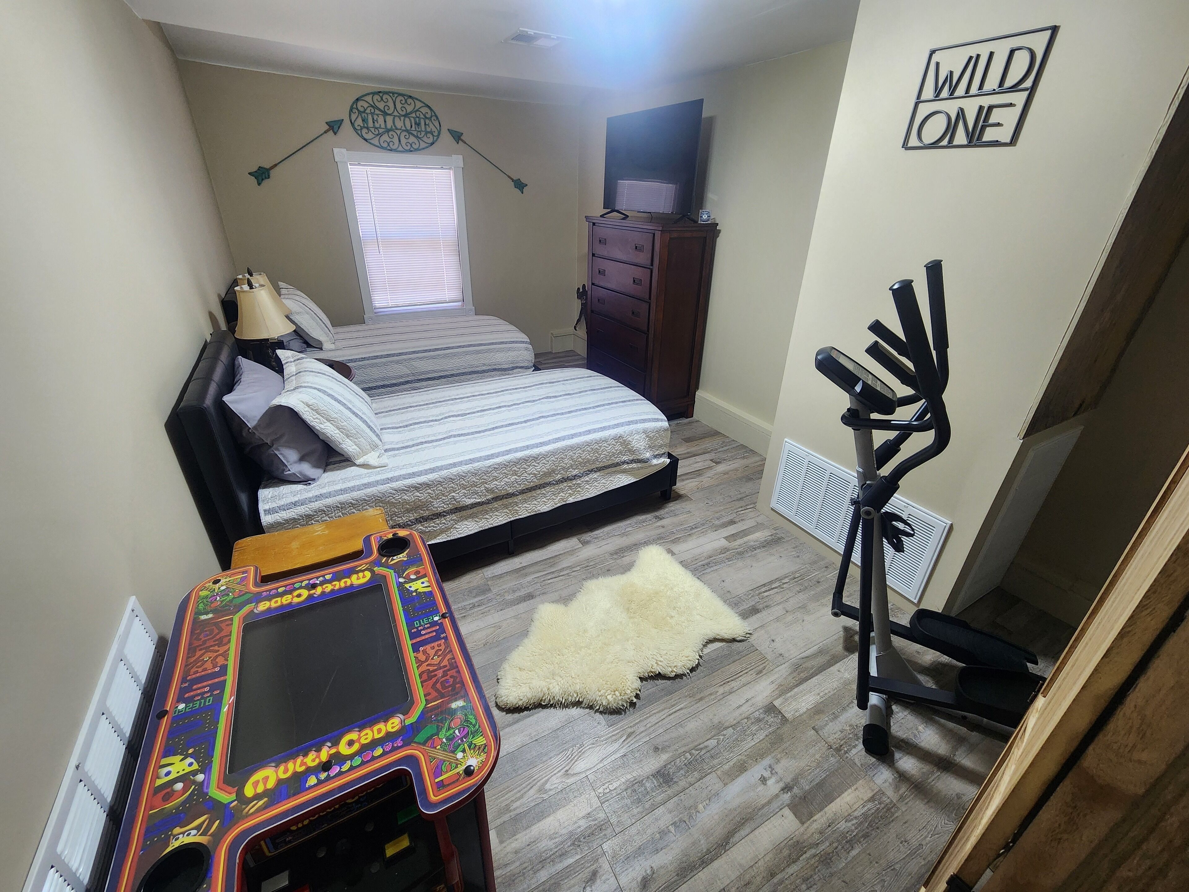 4 bedrooms, desk, iron/ironing board, free WiFi