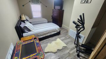 4 bedrooms, desk, iron/ironing board, free WiFi