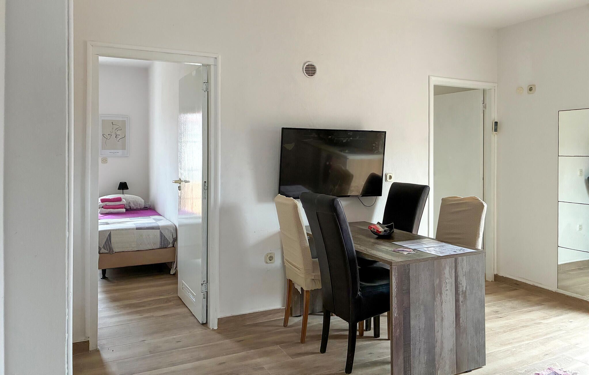 2 bedrooms, in-room safe, free WiFi