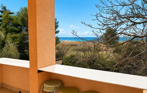 Lovely apartment in Vrsi with WiFi