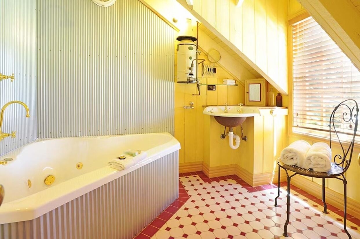 Whirlpool, Haartrockner, Handtücher, Seife