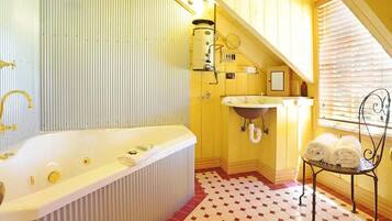 Whirlpool, Haartrockner, Handtücher, Seife