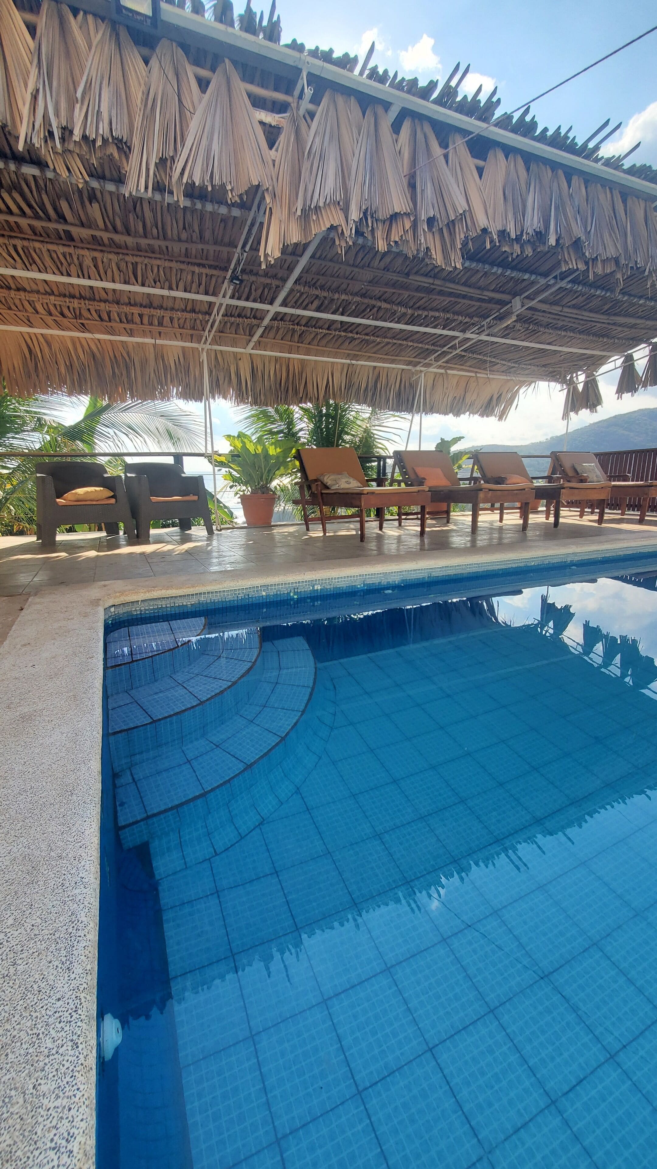 2 piscinas al aire libre, sillones reclinables de piscina