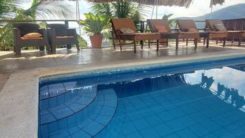 2 piscinas al aire libre, sillones reclinables de piscina
