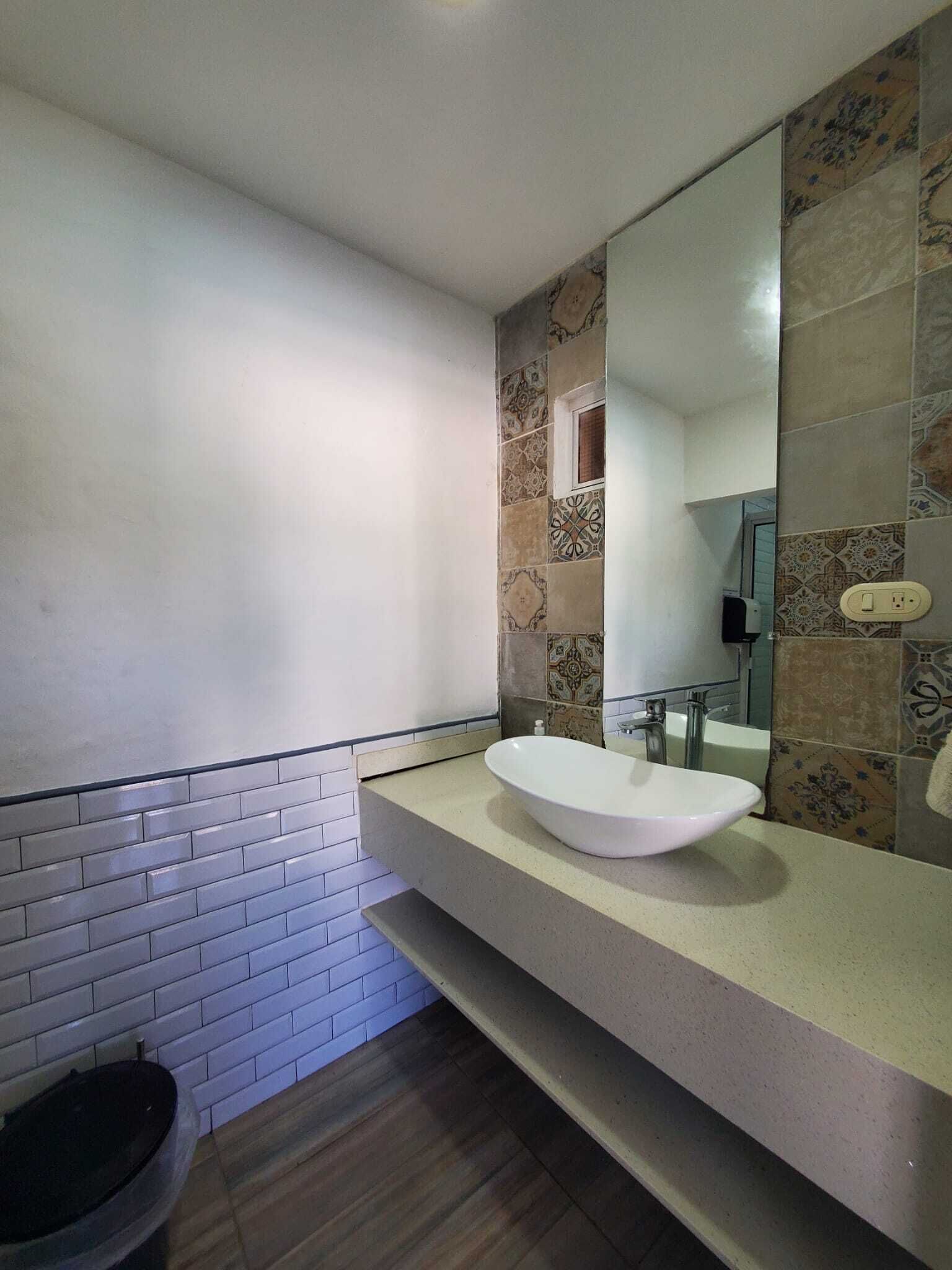 Signature Room, Pool View | Bathroom | Soap, shampoo, toilet paper