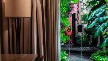 Quarto casal standard, vista para o jardim | Parte interna