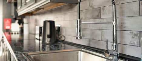 Micro-ondes, four, plaque de cuisson, grille-pain