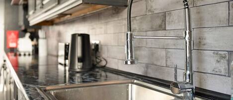 Microondas, horno, placa de cocina, tostadora