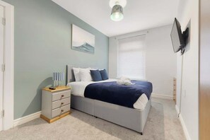 4 bedrooms, bed sheets - New! 4BR in Mitchell Street (South Moor)