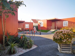 Exterior - Bungalow in Ribamar: Private parking and swimming pool, 5 minutes from Ribeira D'Ilhas (Santo Isidoro- Mafra)