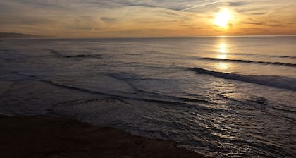 Bungalow in Ribamar: Private parking and swimming pool, 5 minutes from Ribeira D'Ilhas