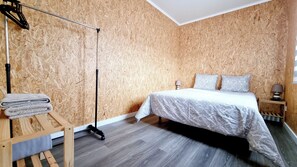 2 bedrooms, WiFi, bed sheets - Bungalow in Ribamar: Private parking and swimming pool, 5 minutes from Ribeira D'Ilhas (Santo Isidoro- Mafra)