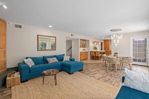 TV, fireplace - Coastal Zen Steps from the Sand (Solana Beach)