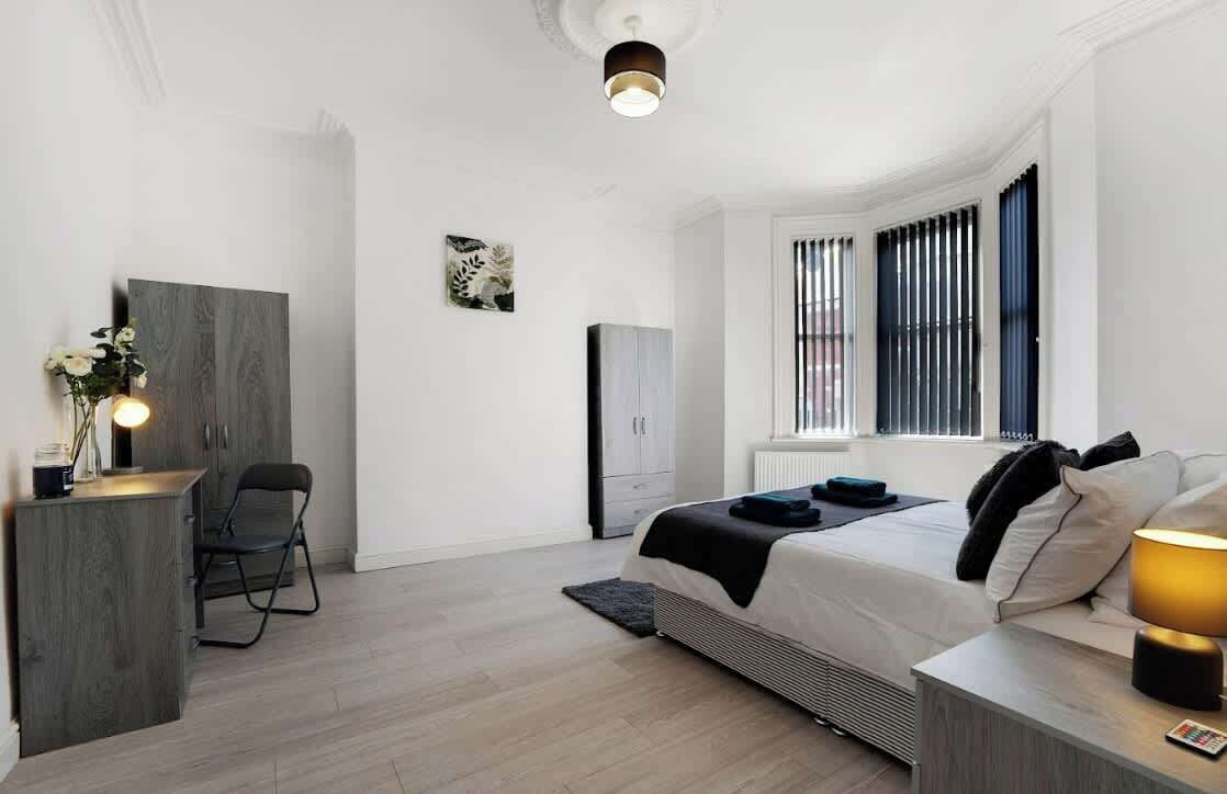 2 chambres, fer et planche  à repasser, accès Internet, draps fournis