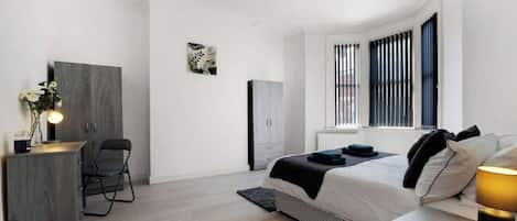 2 habitaciones, tabla de planchar con plancha y acceso a internet