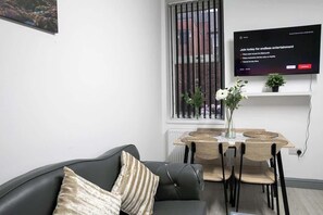 TV, offices - Stunning 2 Bed Apartment in Newcastle, free WiFi (Tyne and Wear)