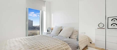 2 bedrooms, iron/ironing board, Internet, bed sheets