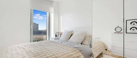 2 bedrooms, iron/ironing board, Internet, bed sheets