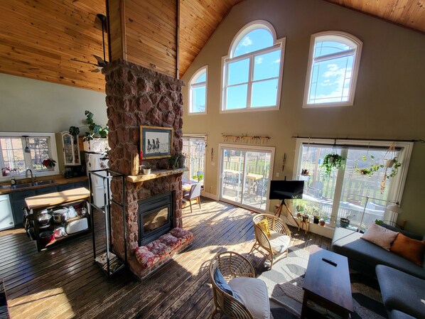 Télévision, cheminée