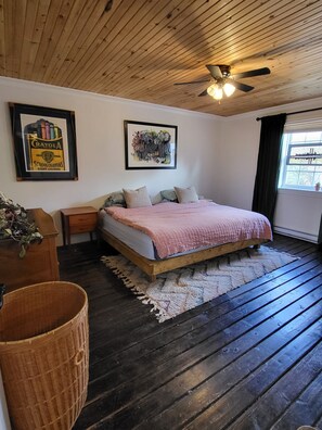 3 chambres, fer et planche à repasser, accès Internet, draps fournis