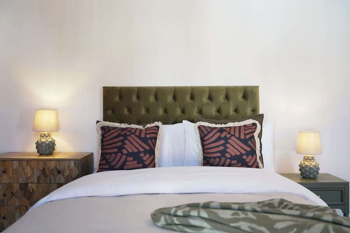 This bright and inviting retreat offers a comfortable double bed and a relaxing environment. Whether travelling for work or leisure, it provides a restful place to unwind and recharge.