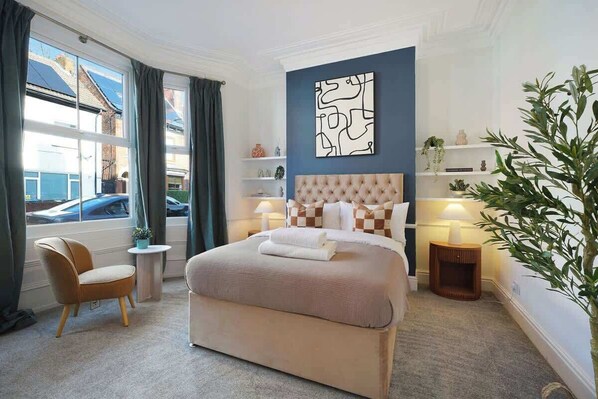 4 bedrooms, WiFi, bed sheets