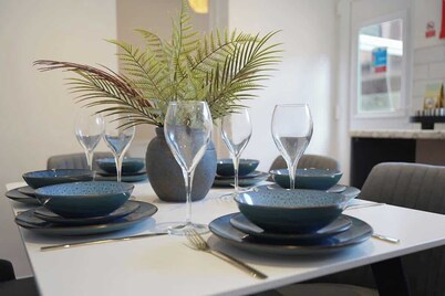 Charming 4BR Retreat in Hull | Sleeps 8 | by Stay With Us
