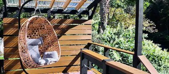 Peaceful Creekside Home and minutes to hunter Slopes