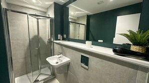 Towels - Luxury 2 Bed Apartment with Giant Garden Balcony (Manchester)