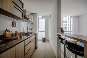 電子レンジ、コンロ、コーヒー / ティーメーカー