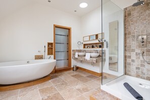Hair dryer, towels - Luxury Estate w/ 6 Acres, Gym, Annex, Games Room! (Essex)