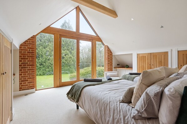 8 bedrooms, iron/ironing board, free WiFi, bed sheets