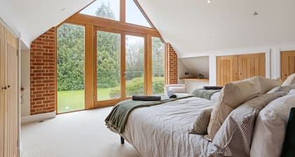 Luxury Estate w/ 6 Acres, Gym, Annex, Games Room!