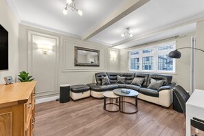TV - Windermere - Modern & Spacious House (Greater London)