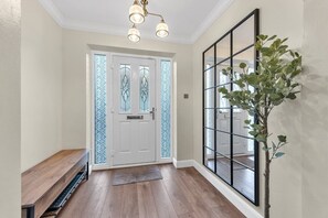 Interior - Windermere - Modern & Spacious House (Greater London)