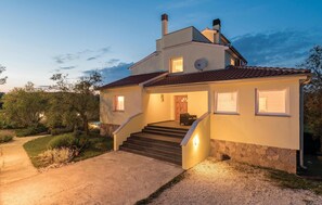 Exterior - Stunning home in Peruski (Peruski)