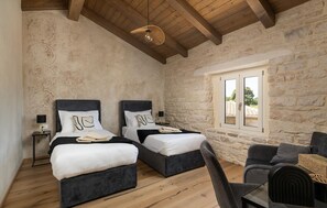 2 bedrooms, travel cot, free WiFi - Stunning home in Zminj with sauna (Zminj)