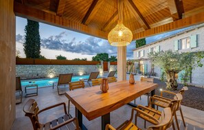 Outdoor dining - Stunning home in Zminj with sauna (Zminj)