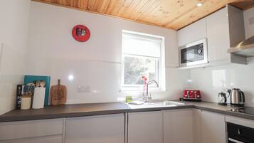 Cookware/dishes/utensils
