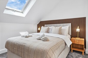 4 bedrooms, iron/ironing board, free WiFi, bed sheets - Relax & Recharge+Spacious 4BR+Ideal for Families (Greater London)
