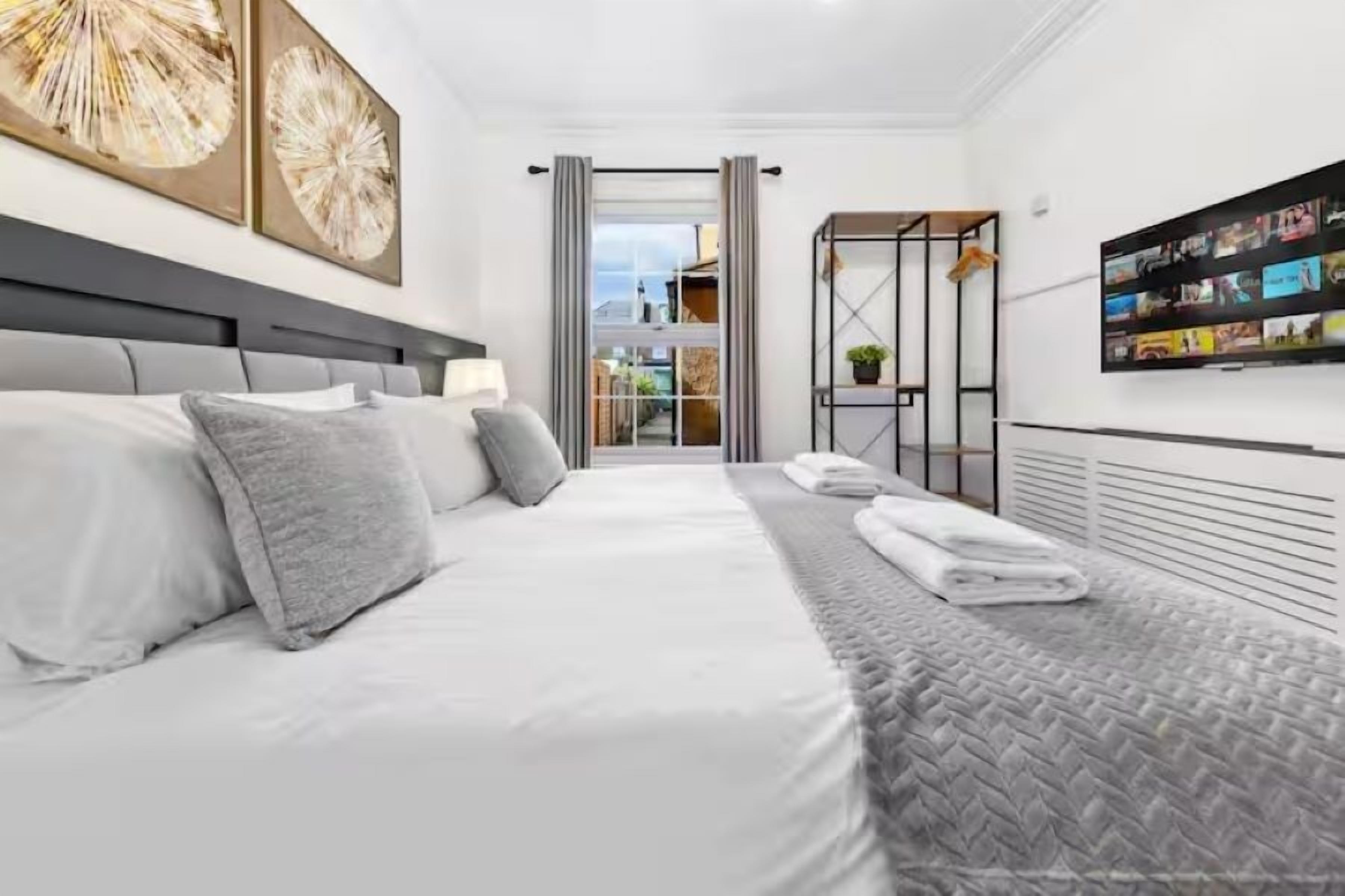 4 多间卧室、熨斗/熨衣板、免费 WiFi、床单