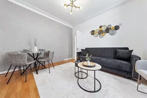 TV - Your Perfect Luton Escape+Sleeps 8+Stylish Living (Luton)