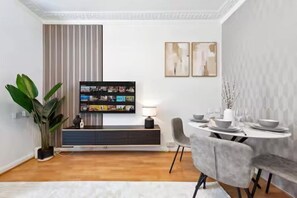 Interior - Your Perfect Luton Escape+Sleeps 8+Stylish Living (Luton)